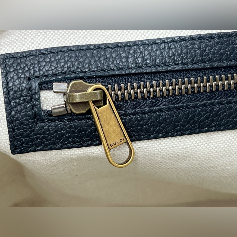 GUCCI Authentic.Half-Moon leather Bag with inspired vintage logo style. - Picture 12 of 16
